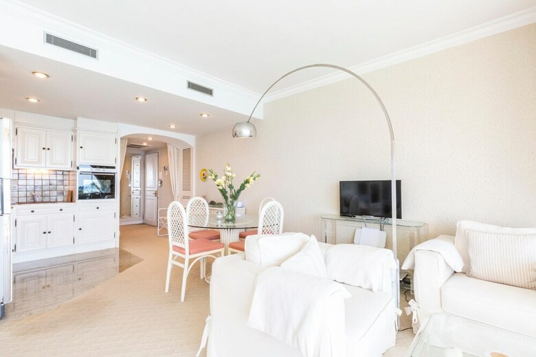Beachfront Apartment, Panoramic View And Terrace Of 18m2
