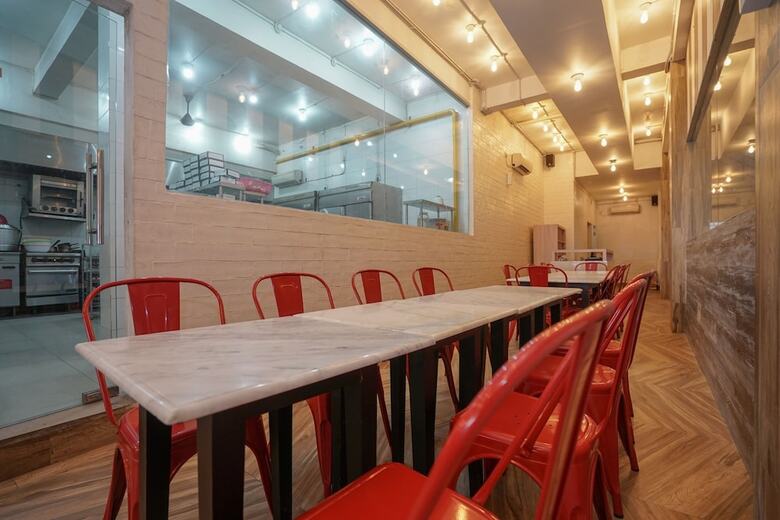 Hostal Oyo 1270 Residence 8