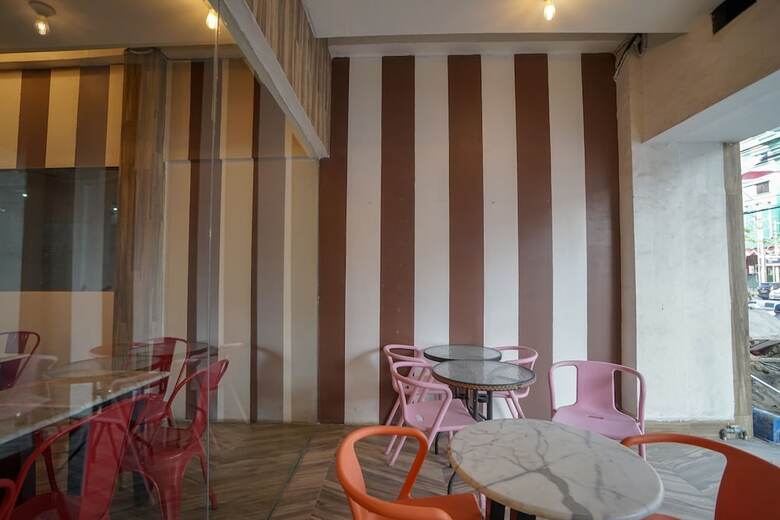 Hostal Oyo 1270 Residence 8