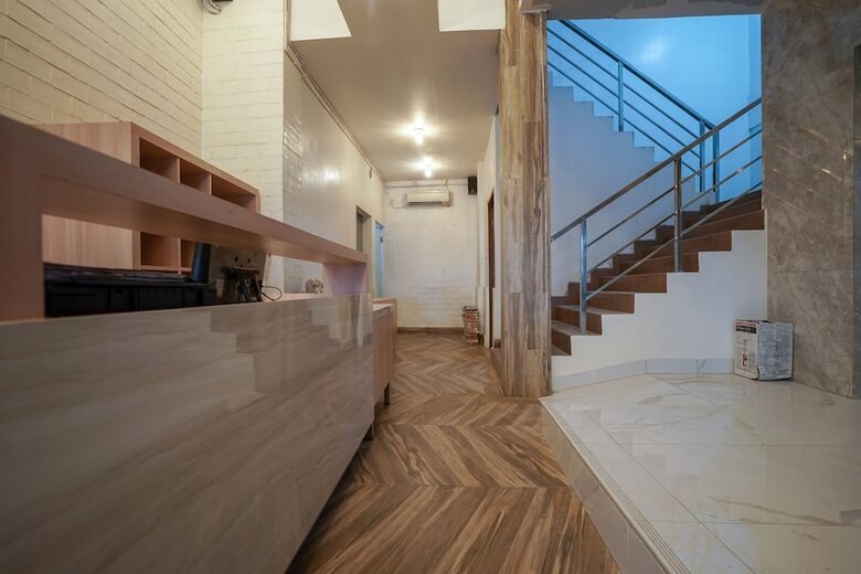 Hostal Oyo 1270 Residence 8