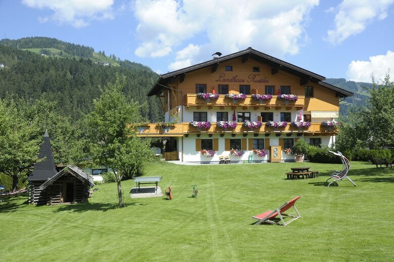 Aparthotel Landhaus & Haus Rustika