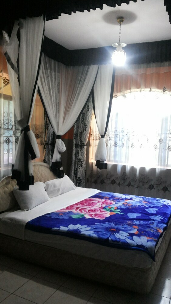 Hotel Penthouse Inn