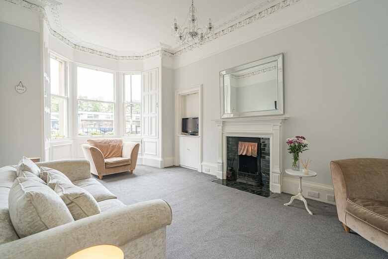 Chic 2 Br Apartment Near To Old Town
