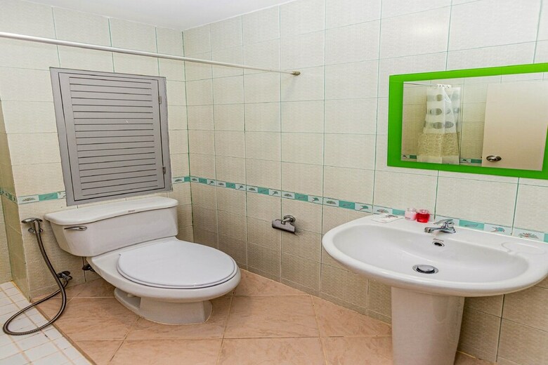 Hotel Oyo 380 Jomthong Mansion