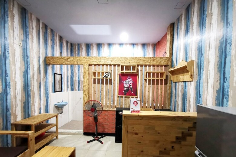 Hostal Oyo 1291 Asipra House