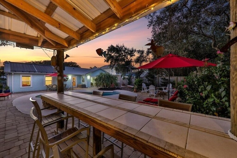 Hostal Island Retreat