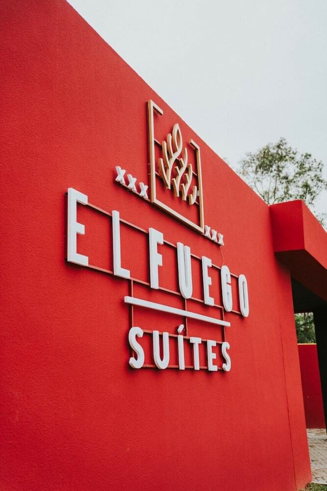 El Fuego Su�tes Motel