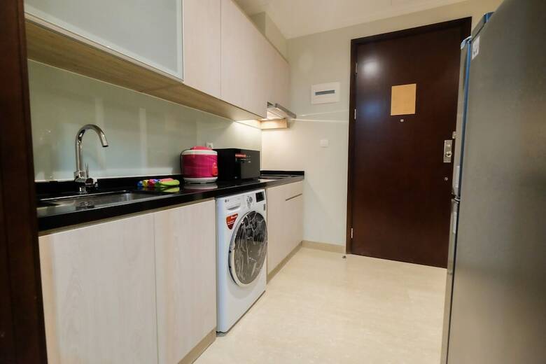 Comfortable And Modern 2br Menteng Park Apartment