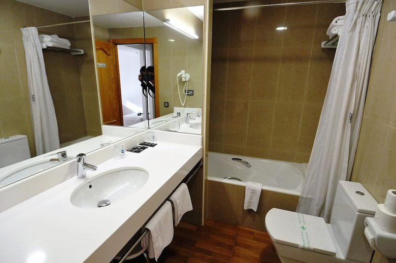 Hotel Petit Lacreu