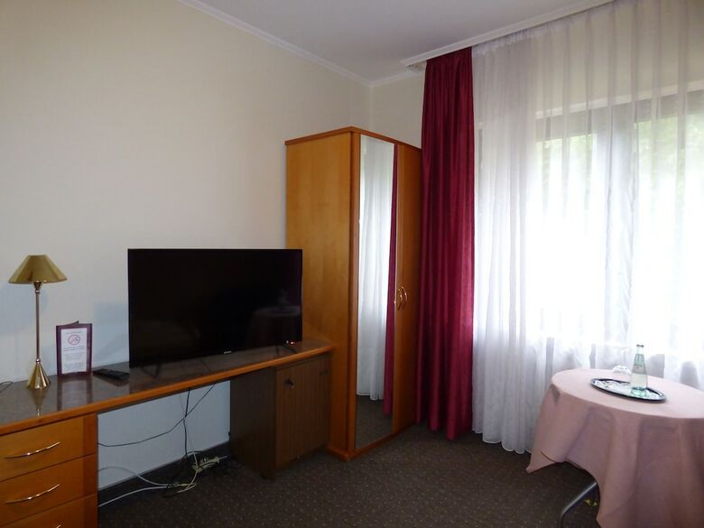 Seeblickhotel Haseluenne