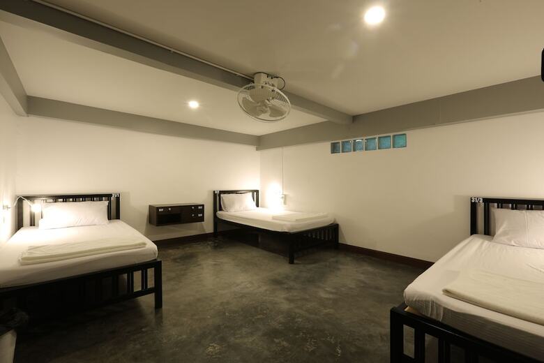 Hostal Balcony Party Hostel Beachfront - Adults Only