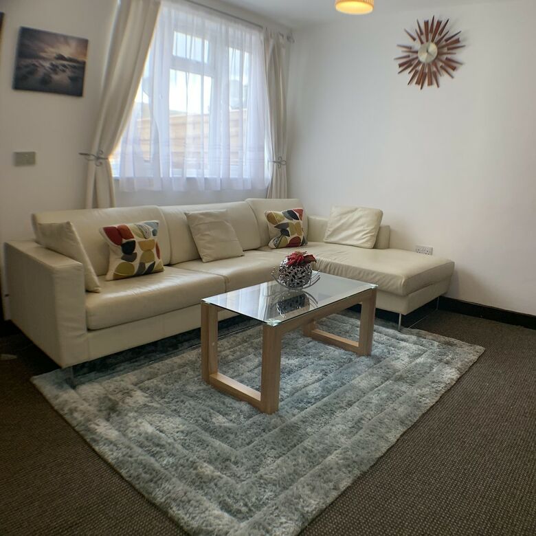Cardigan House - Avad