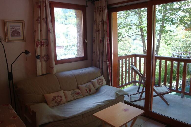 2 Rooms 4 People 3 North West Facing