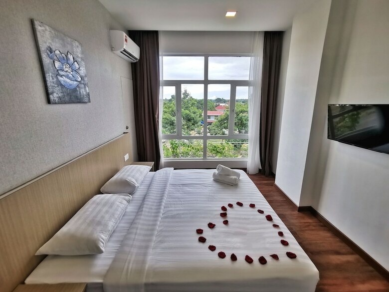 Green World Hotel