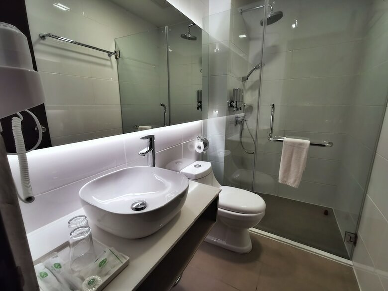 Green World Hotel