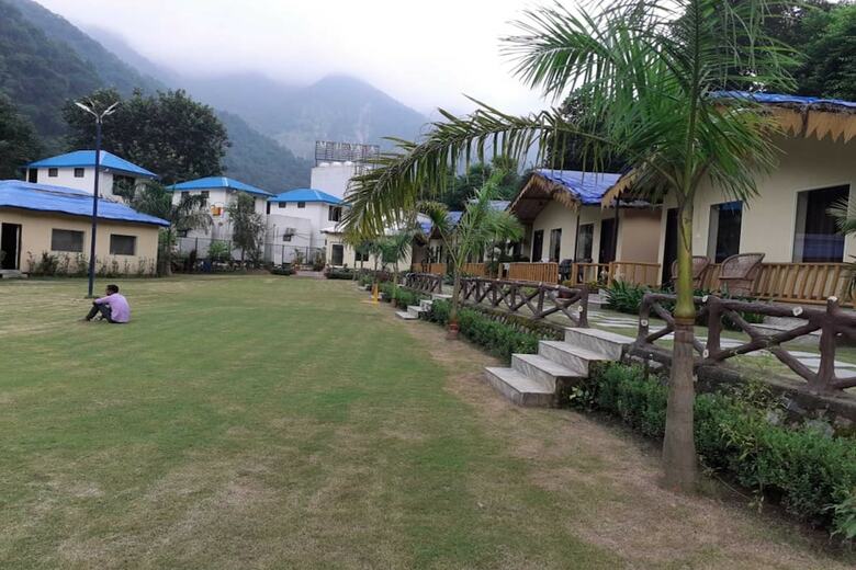 Hotel Nakshatra Resort