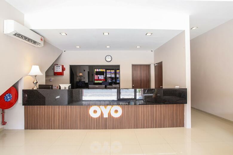 Oyo 89443 Lumut Hotel