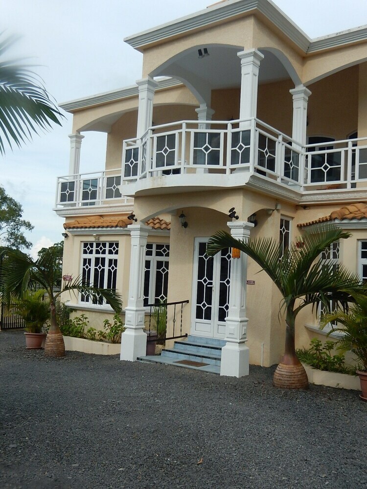 Hotel La Mirage Residence Guest House