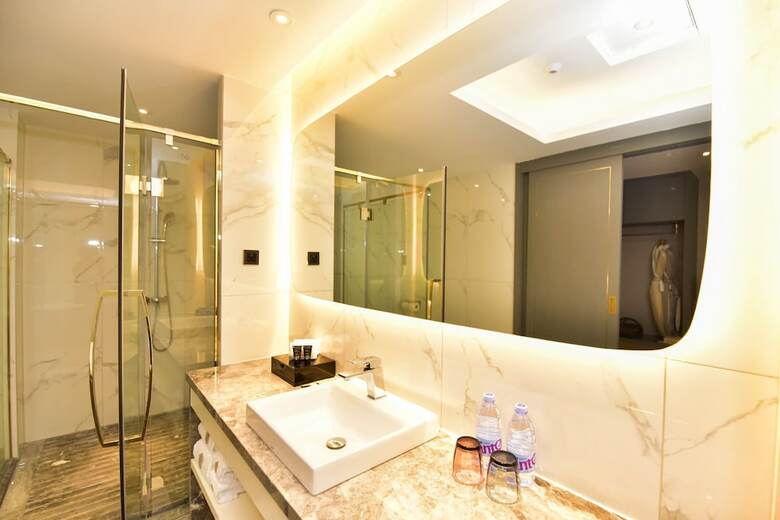 Zenith International Hotel