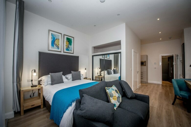 Apartamentos The James Suites