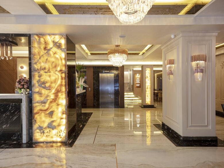 Danis Hotel