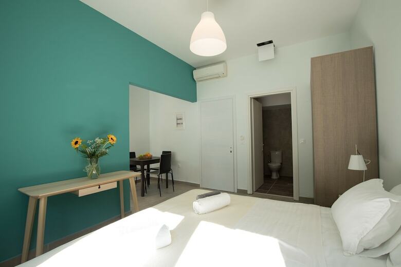 Hostal Local Hostel & Suites