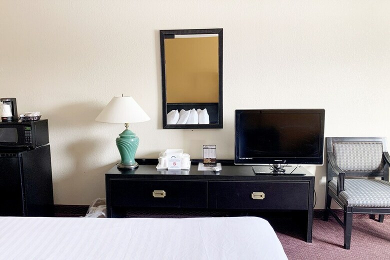 Oyo Hotel Whitehall Mi