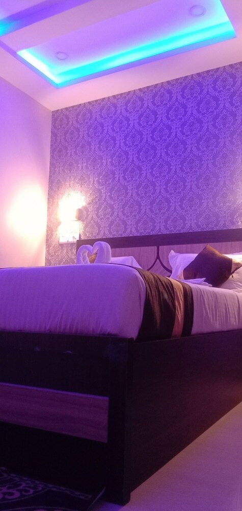 Hotel Mahira Residency