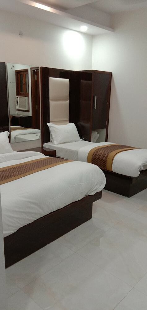 Adb Rooms Hotel Crystal Deluxe