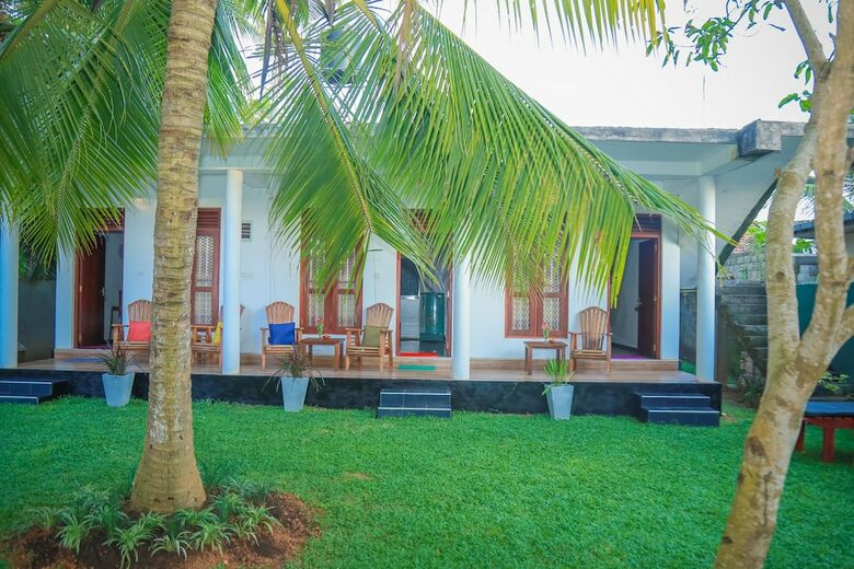 Hotel Hasaranga Holiday House