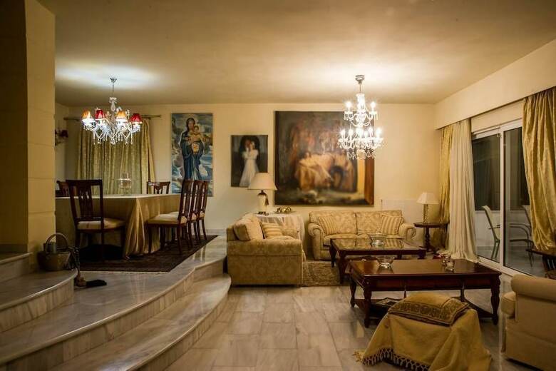 Luxurious Villa With Pool Near The Beach