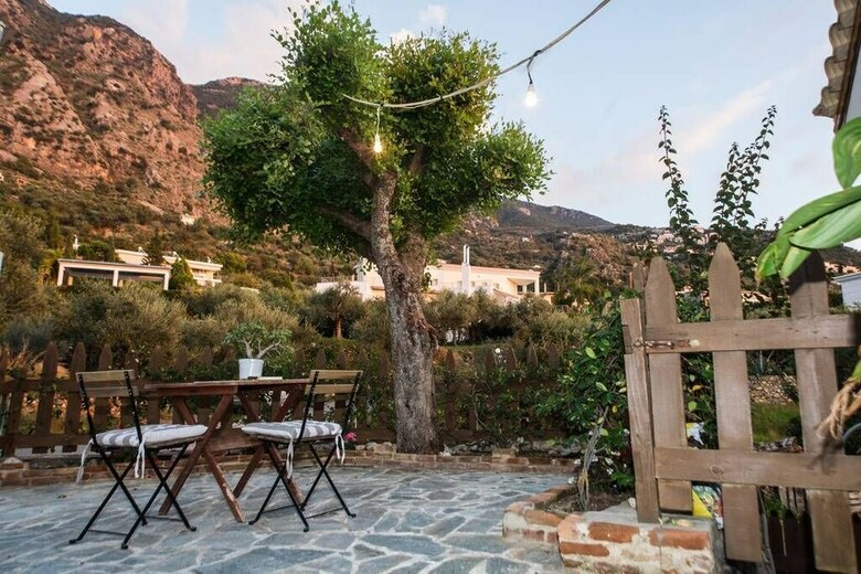 Charming Place With Sunset Views By The Beach