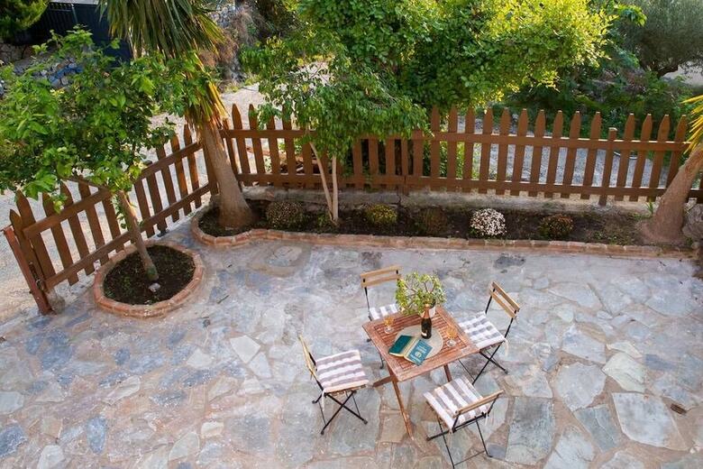 Charming Place With Sunset Views By The Beach