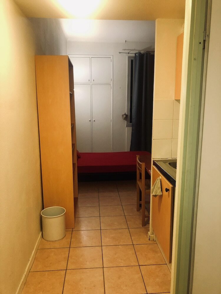 Villa With One Bedroom In N�mes