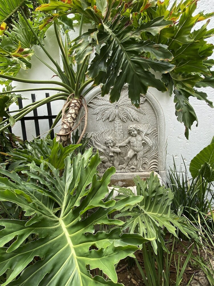 Hotel Eden Retreat