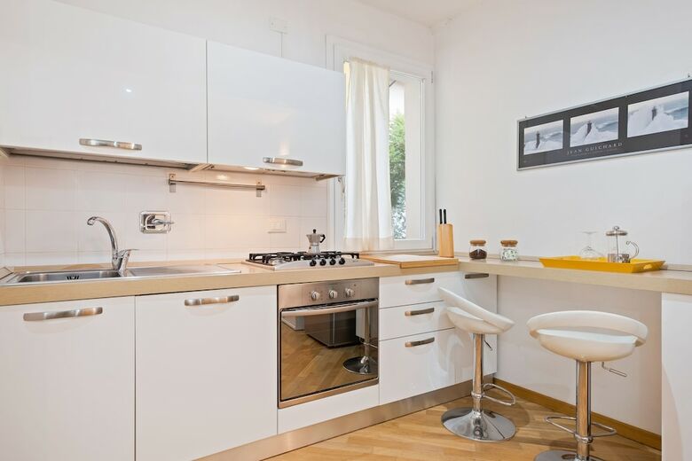 Pratello Luminous & Cozy Apartment In Centro