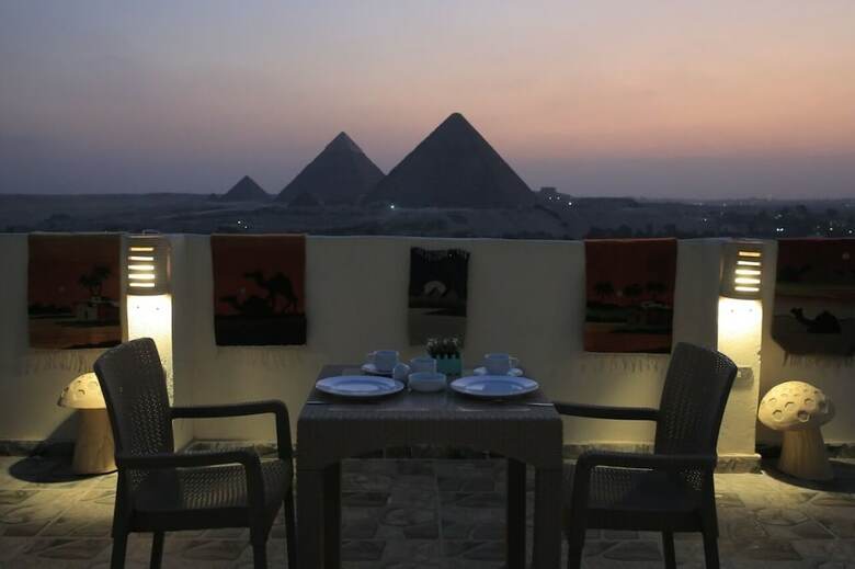 Hotel 9 Pyramids Inn