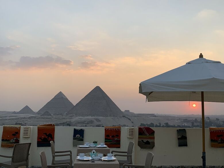 Hotel 9 Pyramids Inn