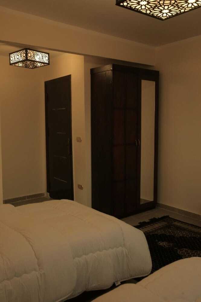 Hotel 9 Pyramids Inn
