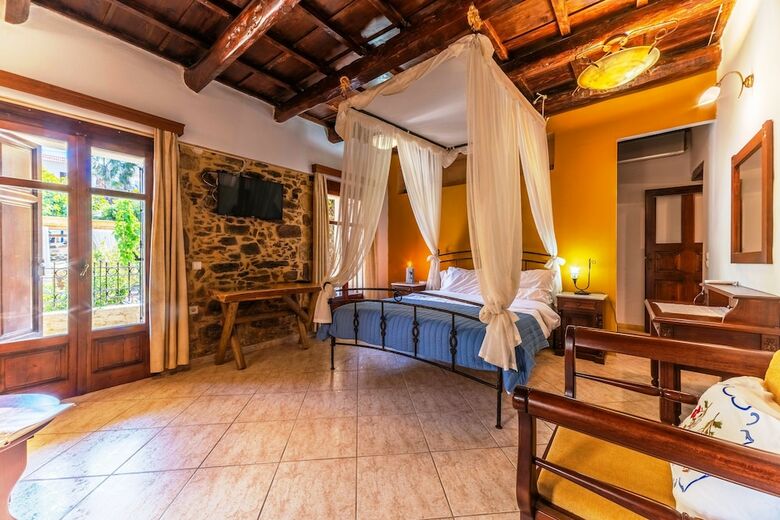 Hotel Idili Traditional House