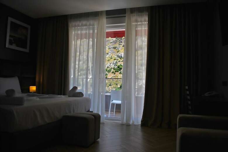 Twin Towers Hotel