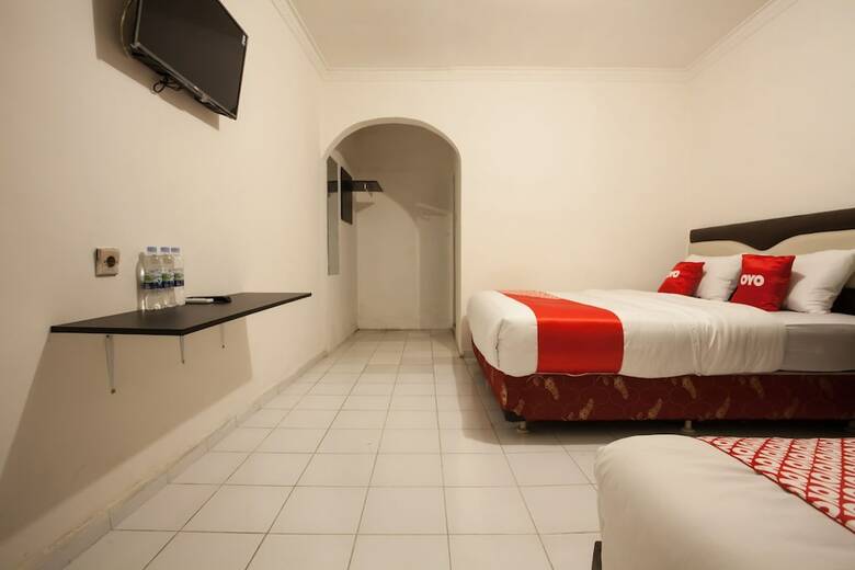Oyo 1084 Hotel Cirasa Syariah