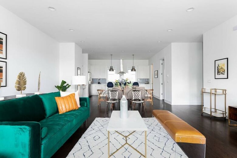 Domio Sylvan Park Modern 4br Balcony
