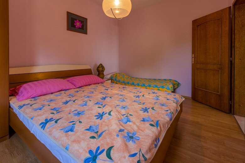 Apartments Djusi