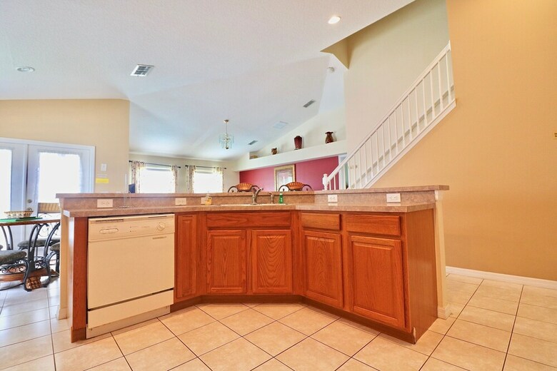 Perfect Large Gated Home W/ Pool Near Golf Course