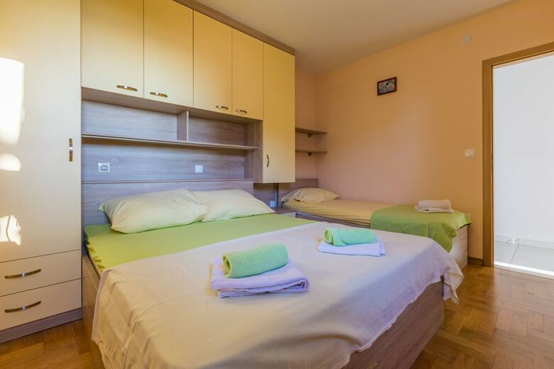 Apartments Petak Novi