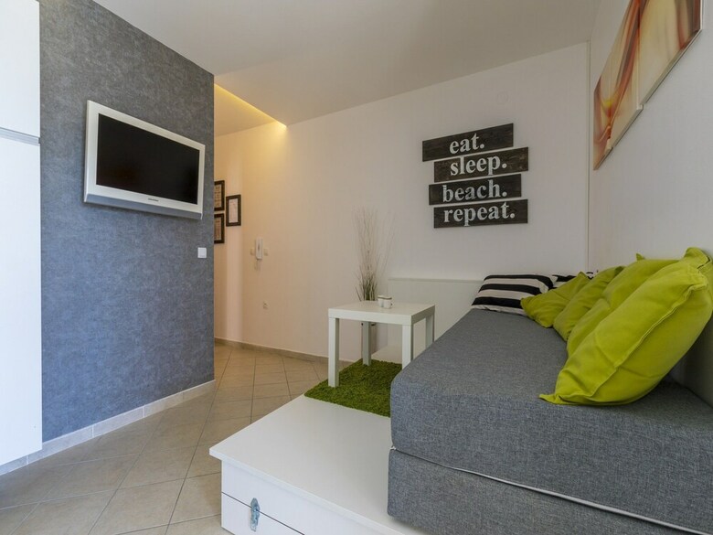 Apartment Color Green