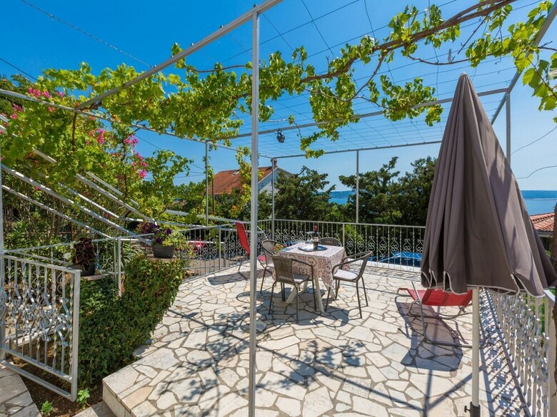 Apartments Adrasteja