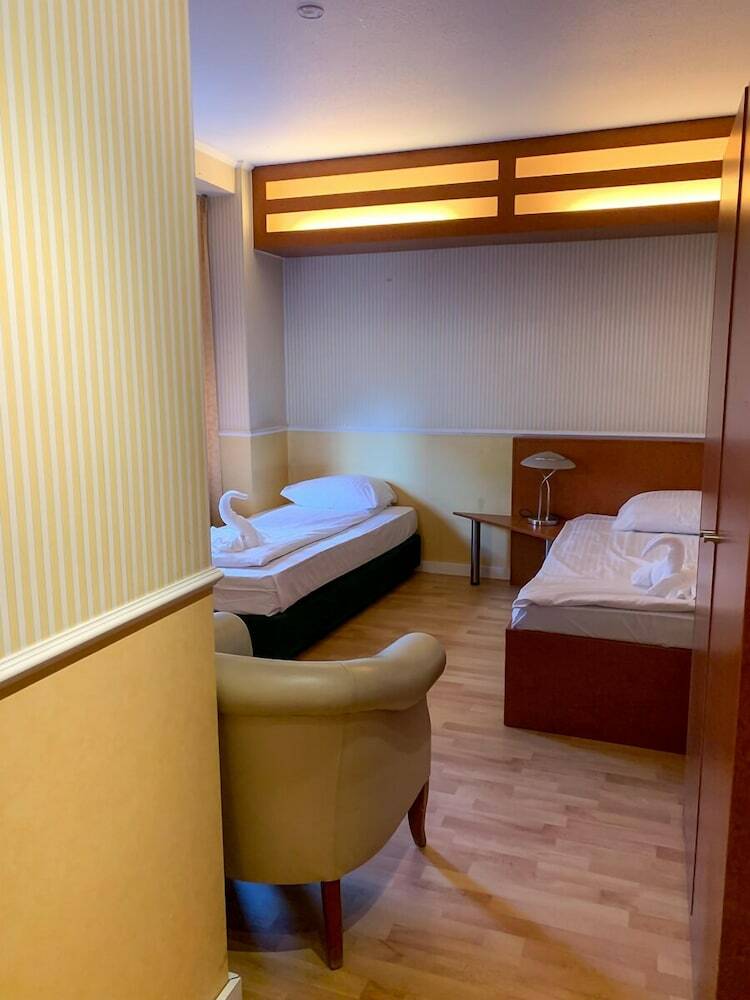 Hotel A57 G�stehaus 10 Min To K�ln