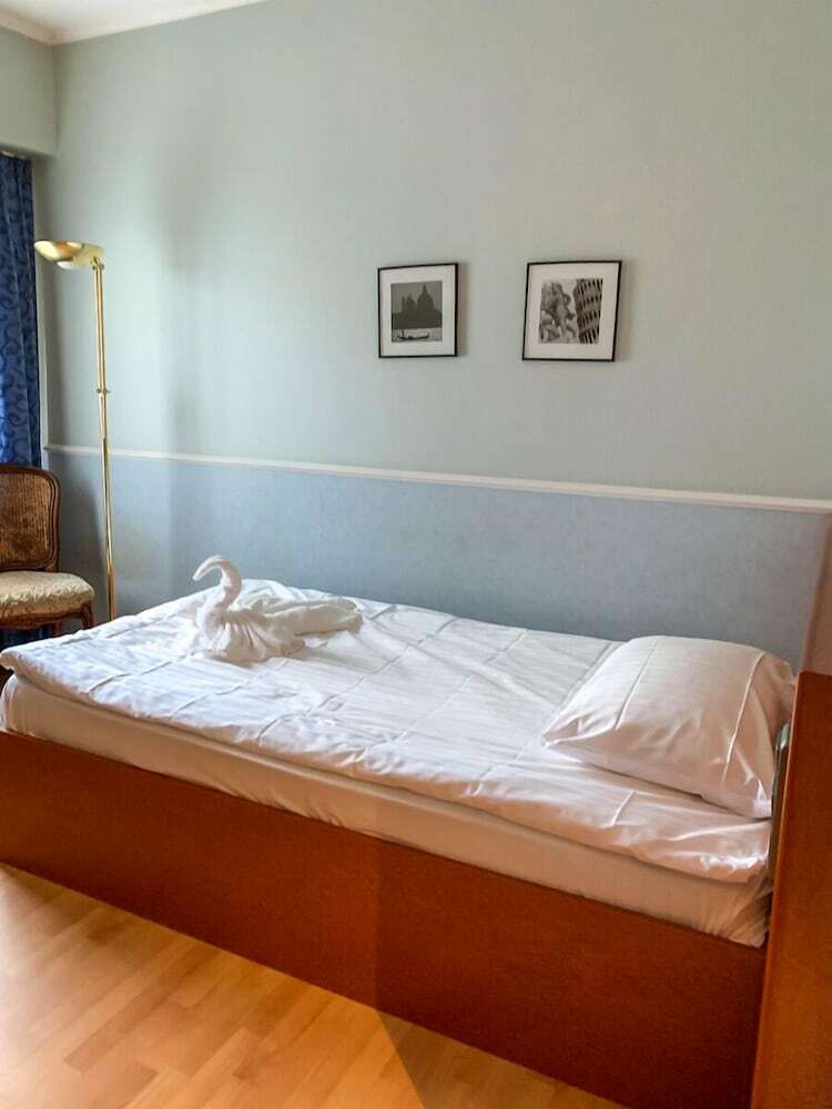 Hotel A57 G�stehaus 10 Min To K�ln
